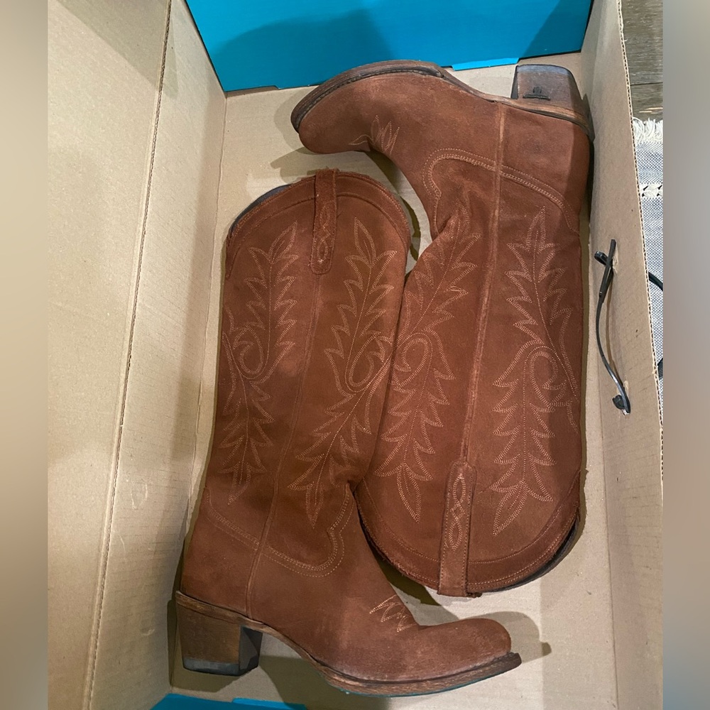 Lane Round Toe Brown Western Boots.